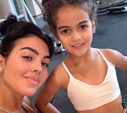 Adorável! Filha de Cristiano Ronaldo e Georgina Rodríguez mostra talento para o canto
