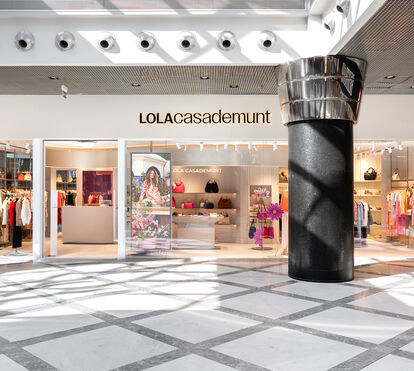LOLA CASADEMUNT CELEBRA ABERTURA DA SUA PRIMEIRA LOJA EM PORTUGAL COM COCKTAIL EXCLUSIVO NAS AMOREIRAS