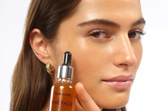 Autobronzeador facial Tan-Luxe para um brilho de verão natural