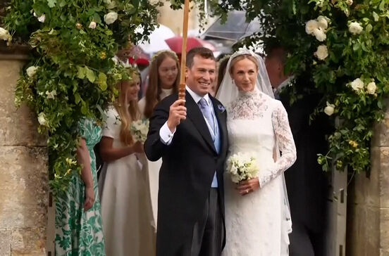 Casamento de Peter Phillips junta rei Carlos III, William e Kate numa rara reunião familiar. Harry ficou de fora