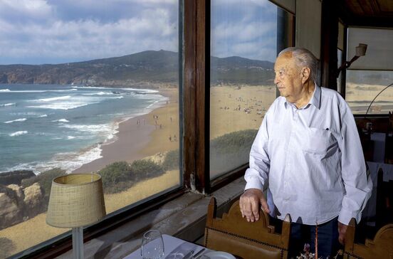 O empresário António Muchaxo, no Guincho, em Cascais