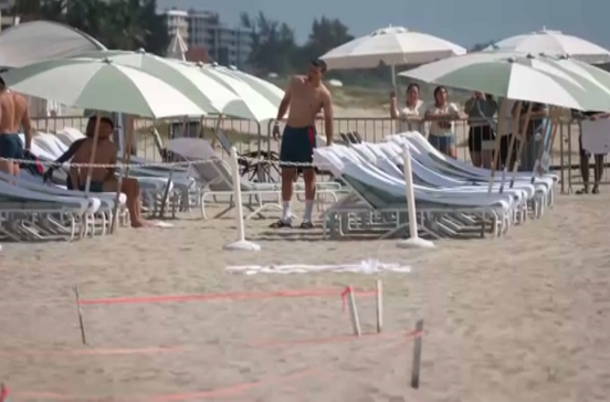 Jogadores da seleção voltam a ser ‘apanhados’ na praia a fazer exercícios de ativação  