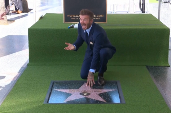 Lenda do futebol! David Beckham recebe estrela no Passeio da Fama de Hollywood