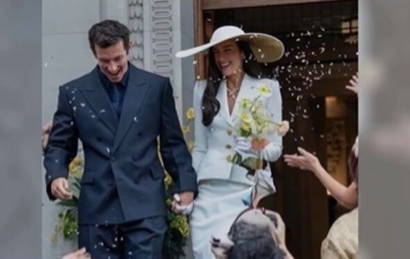 Tudo sobre o casamento de Dua Lipa e Callum Turner