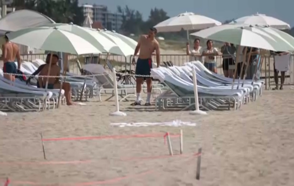 Jogadores da seleção voltam a ser ‘apanhados’ na praia a fazer exercícios de ativação  