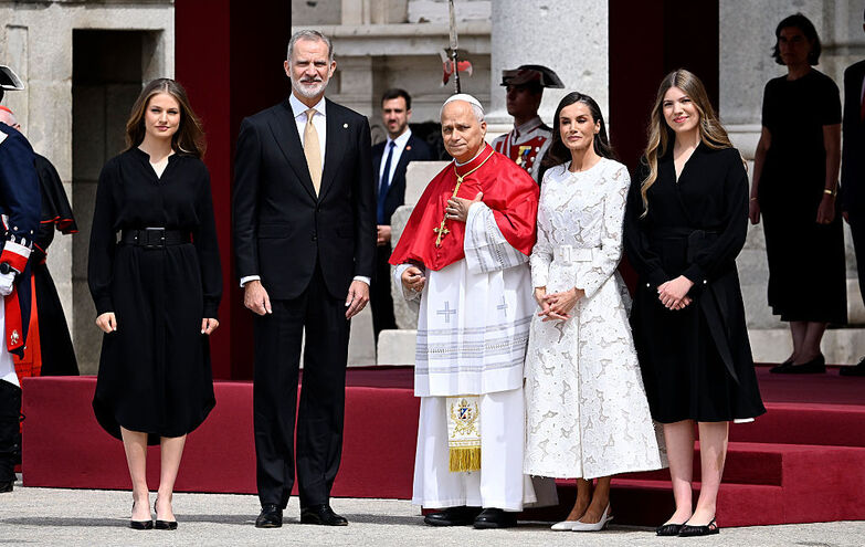 Cumplicidade e protocolo: os melhores momentos do encontro de Letizia e Felipe VI com o Papa Leão XIV