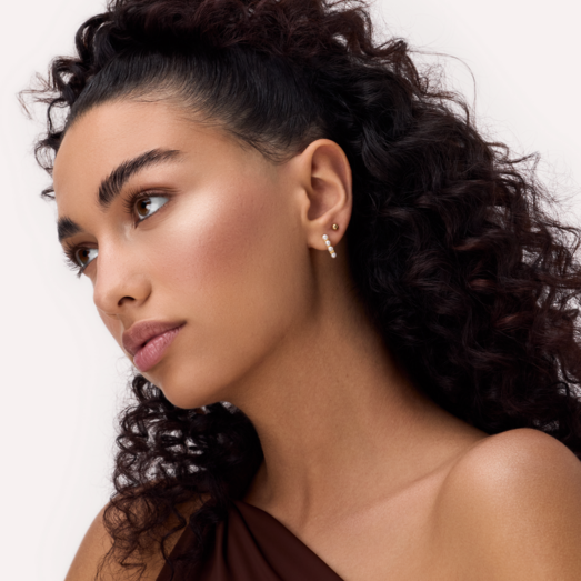 O segredo da maquilhagem glazed que está a invadir o verão (e promete transformar qualquer look em segundos)