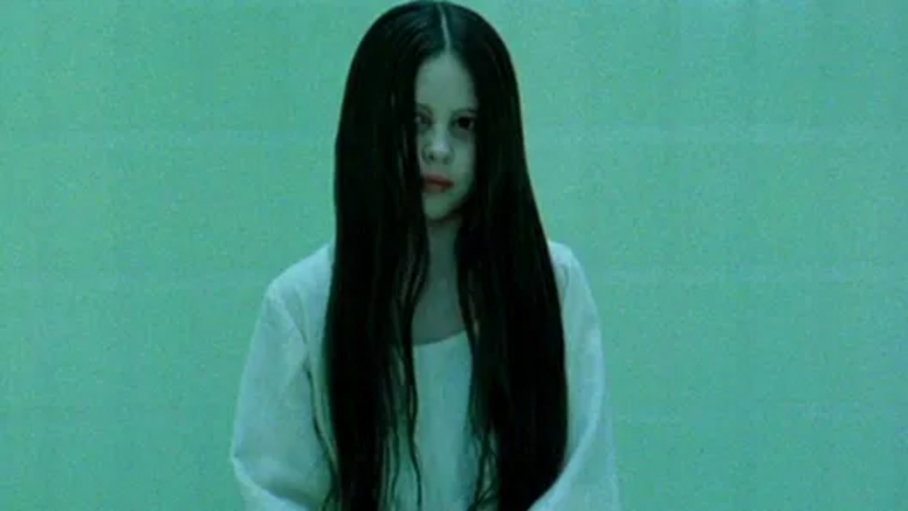 Daveigh Chase no filme de terror 'The Ring', de 2002
