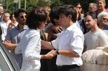 O abraço que amparou a dor: Margarida Pinto Correia unida aos filhos na despedida comovente a Luís Represas