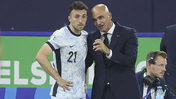 Diogo Jota e Roberto Martínez