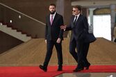Presidente francês Emmanuel Macron e homólogo sírio Ahmad al-Sharaa, na Síria