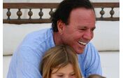 Julio Iglesias, Victoria e Cristina