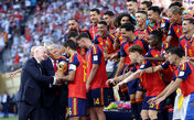Trump entrega troféu à seleção espanhola 