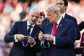 Trump entrega troféu à seleção espanhola 