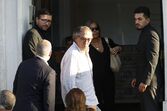 Nuno, filho de Luís Represas, em comoção no velório na Basílica da Estrela