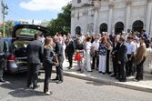 Funeral de Luís Represas à saída da Basília da Estrela