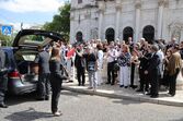 Funeral de Luís Represas à saída da Basília da Estrela