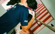 Banho, escova e… uma nova vida. Conheça o "Cãobeleireiro" que está a transformar as vidas de cães para adoção