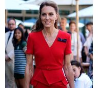 Kate Middleton em Wimbledon com vestido vermelho