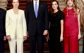Em dia de discurso, princesa Leonor é elogiada pelo seu sofisticado look integral branco