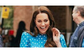 É oficial! As bolinhas dominam os looks mais elegantes do verão