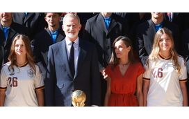 Nada foi por acaso! A mensagem escondida no vestido de Letizia para os campeões do Mundo