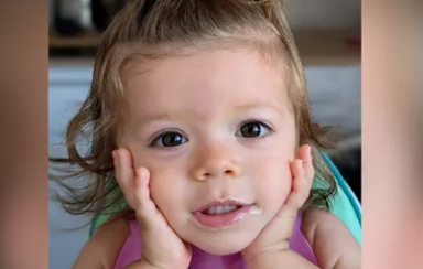 A bebé Sofia, de 18 meses