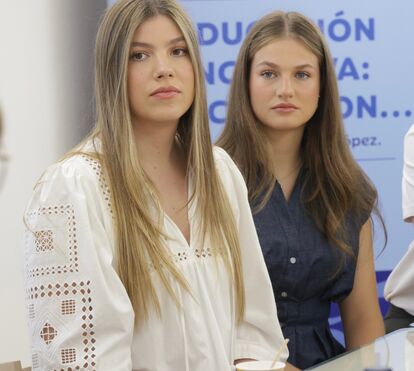 Inseparáveis! Princesa Leonor aparece de surpresa em evento da irmã, a infanta Sofia