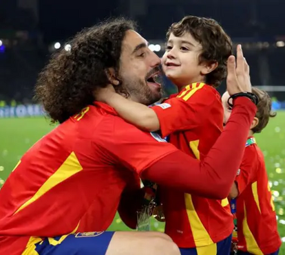 Estrela da seleção de Espanha, Marc Cucurella, não contém as lágrimas ao falar do drama com o filho: 'Faz-me sofrer quando o vejo passar mal'