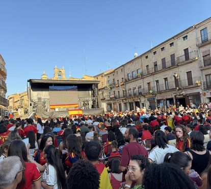 No meio das celebrações, a tragédia: jovem de 13 anos morre em Espanha quando a estrutura onde estava a festejar desabou
