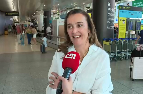 'Foi realmente um pesadelo': psicóloga detida em Bali fala à chegada ao aeroporto de Lisboa