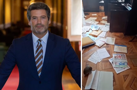 André Ventura mostra gabinete revirado