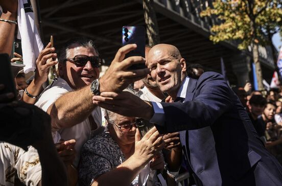 Zinédine Zidane é o novo selecionador de França