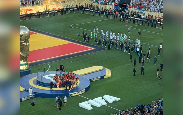 Argentinos de costas durante celebração de Espanha