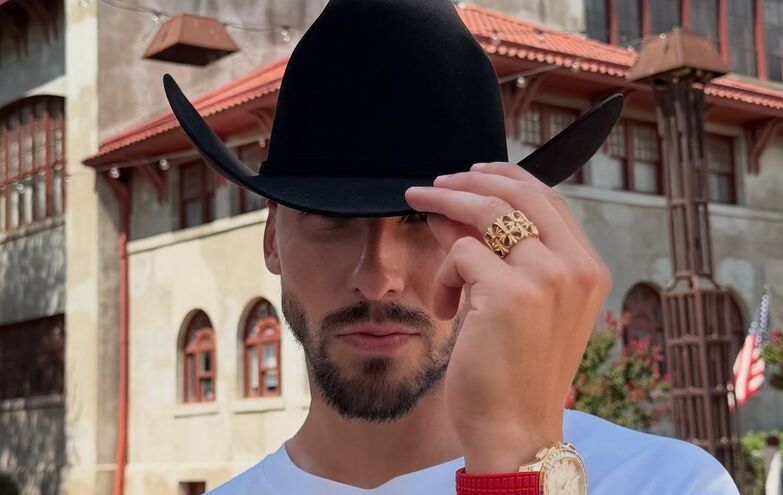 Depois do Mundial, Ruben Dias viaja pelos EUA e leva os pais a Hollywood