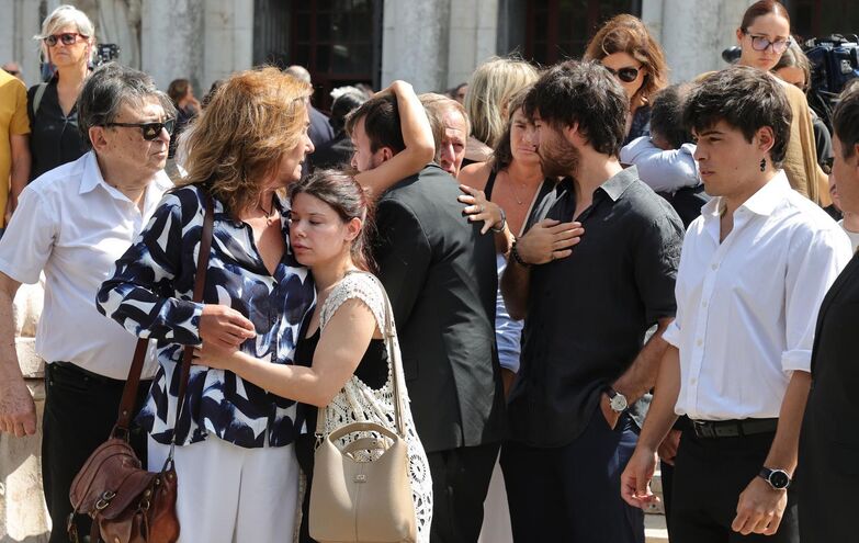 Cristina Thorbjornsen, a ex-mulher de Luís Represas, não esconde a tristeza na despedida do cantor