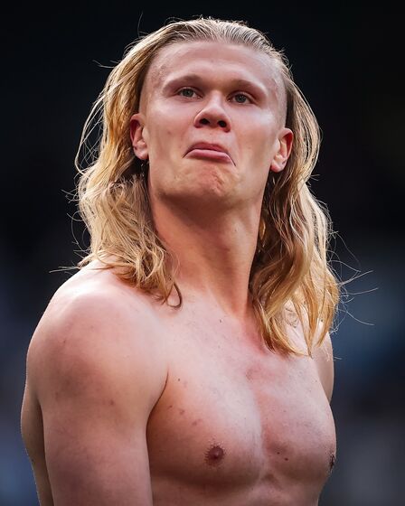 Erling Haaland, estrela do futebol, vive no campo com a sua família
