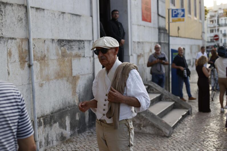 Vitorino no velório de  Luís Represas, na Basílica da Estrela