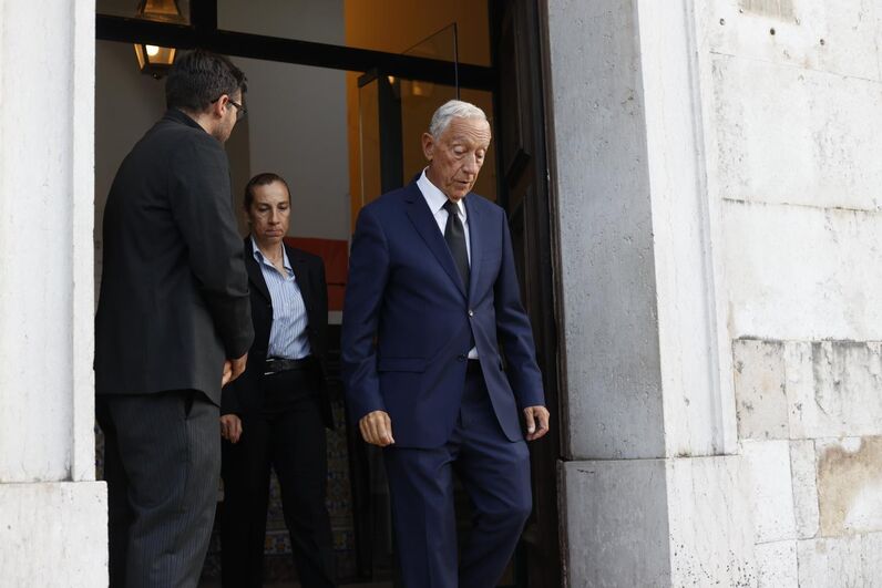 Marcelo Rebelo de Sousa no velório de Luís Represas na Basílica da Estrela