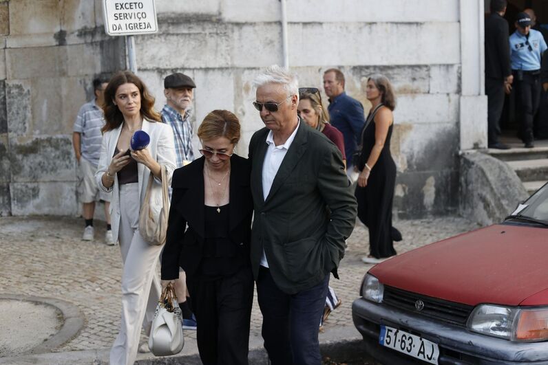 João Gil e Ana Mesquita no velório de Luís Represas na Basílica da Estrela, em Lisboa