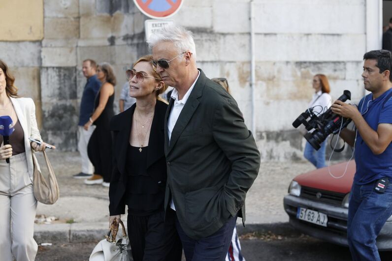 João Gil e Ana Mesquita no velório de Luís Represas na Basílica da Estrela, em Lisboa