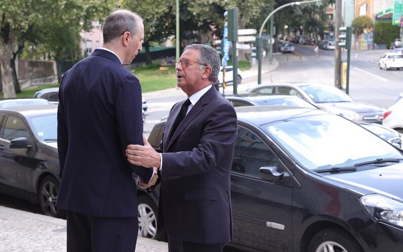 Funeral de Luís Represas à saída da Basília da Estrela