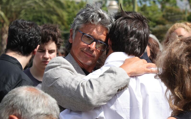 Funeral de Luís Represas à saída da Basília da Estrela