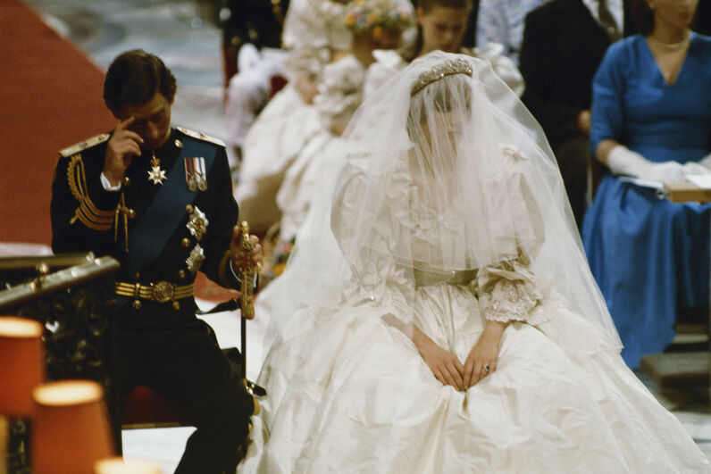 A princesa Diana e Carlos no altar