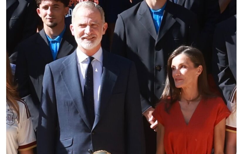 Reis recebem a Seleção de Espanha