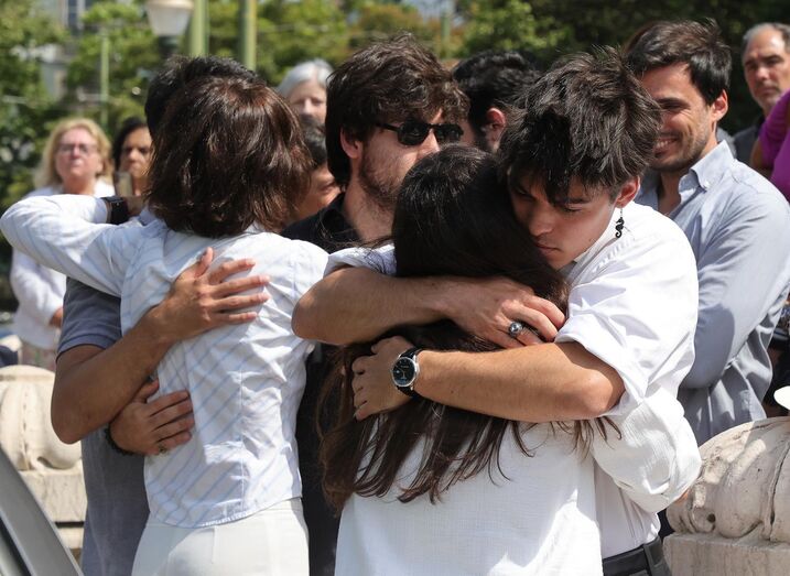Funeral de Luís Represas à saída da Basília da Estrela