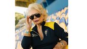 Lili Caneças apoia o Estoril Praia com camisola do clube