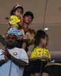 Georgina Rodríguez e os filhos assistem a jogo do campeonato saudita