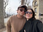 João Neves e Madalena Aragão em Paris, celebração de dois anos de namoro