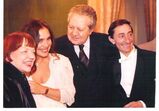 Foto antiga do actor (D) com as atrizes e Mário